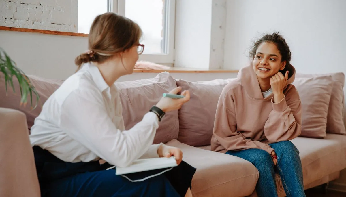 Cancer patient receives counselling from therapist
